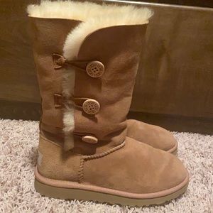 UGG Girls' Bailey Button Triplet II Boots